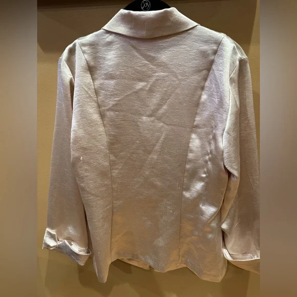 Dressbarn Collection: Elegant Cream Satin Blouse with Rouched Front size (14) - Picture 4 of 8